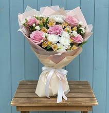 Букет цветов из:  Гвоздики, Орхидеи и Розы #REPLACE_PRED# Новоселицах