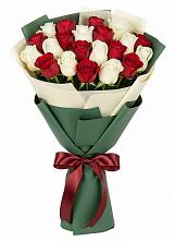 Букет Микс из красных и белых роз в Новоселицах