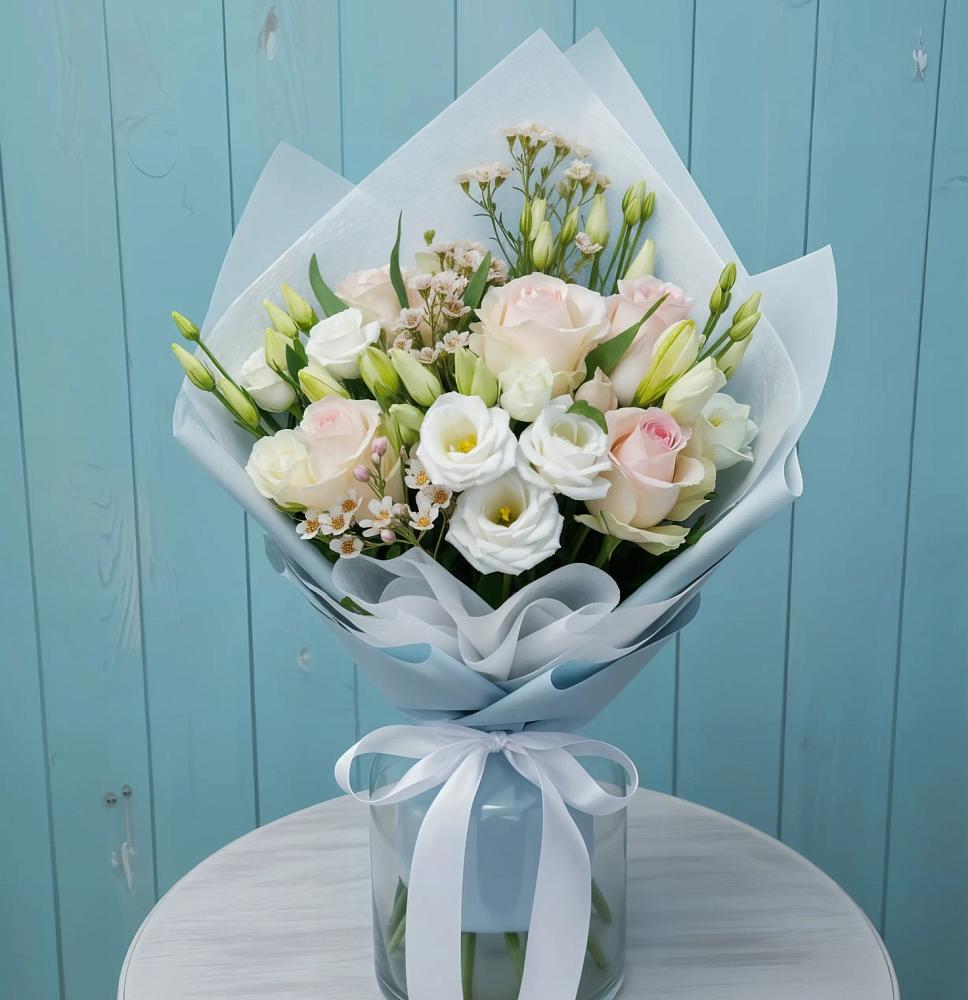 Букет цветов из: Розы и Лизиантусы в Новоселицах