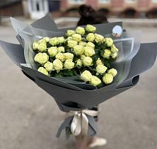 Букет Белые кустовые розы Солинеро в Новоселицах