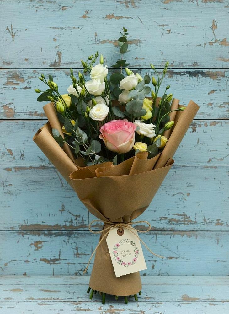 Букет цветов из: Розы и Лизиантусы в Новоселицах