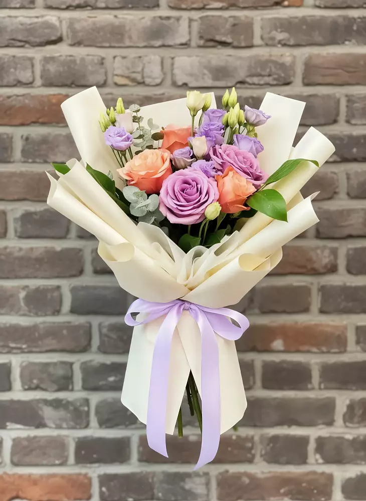 Букет цветов из: Лизиантусы и Розы в Новоселицах