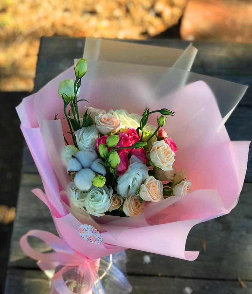 Букет цветов из: Розы и Лизиантусы в Новоселицах