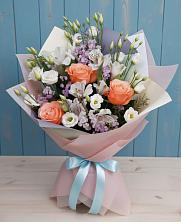 Букет цветов из:  Лизиантусы, Розы, Альстромерии и Гипсофила в Новоселицах