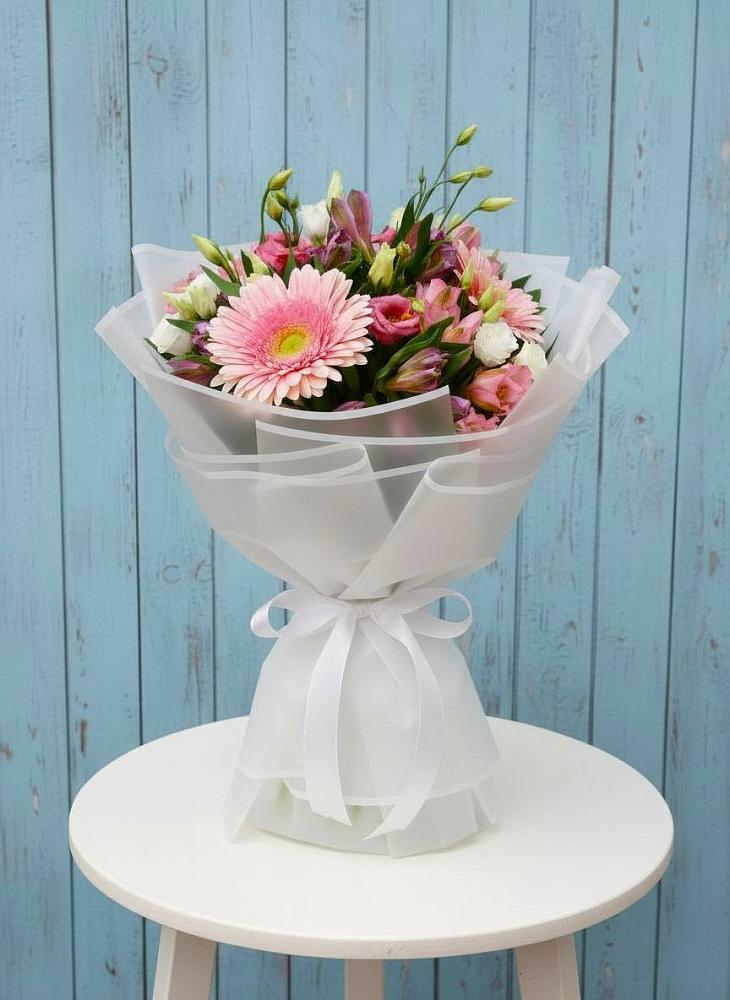 Букет цветов из: Герберы, Альстромерии и Лизиантусы в Новоселицах