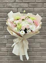 Букет цветов из:  Гвоздики, Розы, Лизиантусы и Хризантемы в Новоселицах