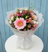 Букет цветов из:  Герберы, Альстромерии и Лизиантусы в Новоселицах