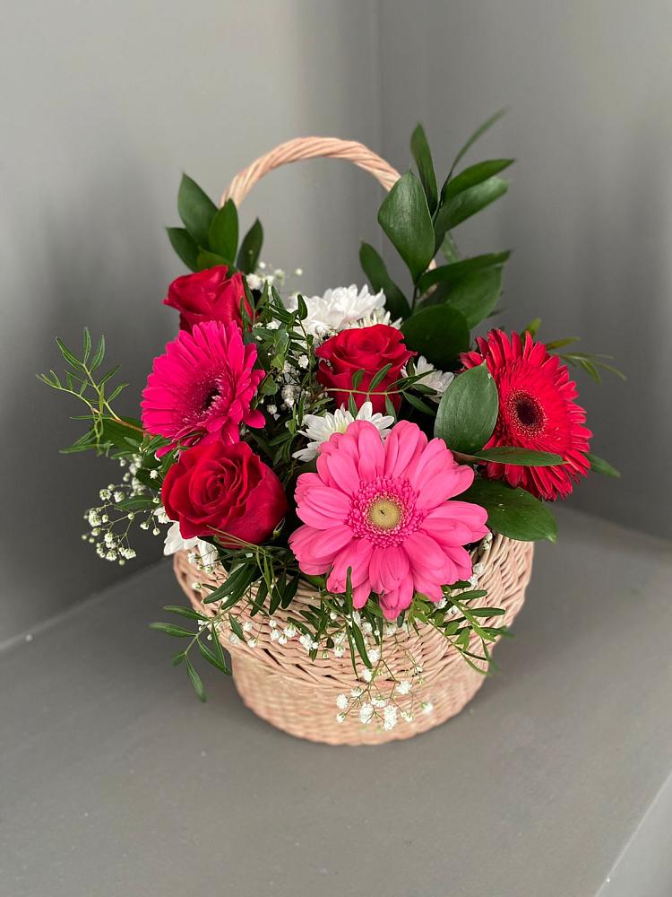 Цветочная композиция из Розы, Хризантемы и Герберы в корзине в Новоселицах