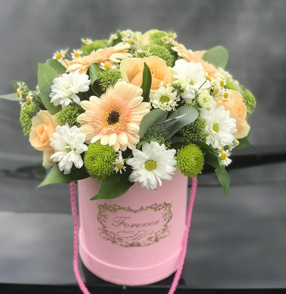 Цветочная композиция из Розы, Герберы и Хризантемы в шляпной коробке в Новоселицах