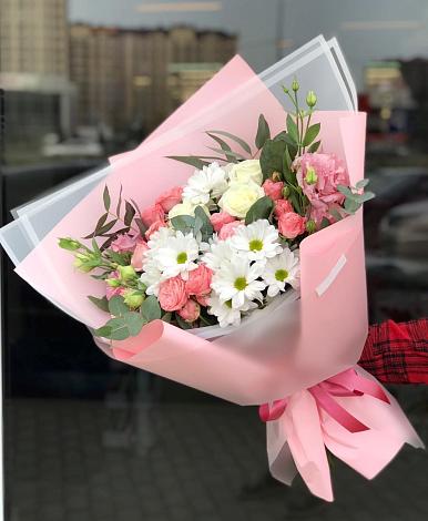 Букет цветов из: Розы, Лизиантусы и Хризантемы в Новоселицах