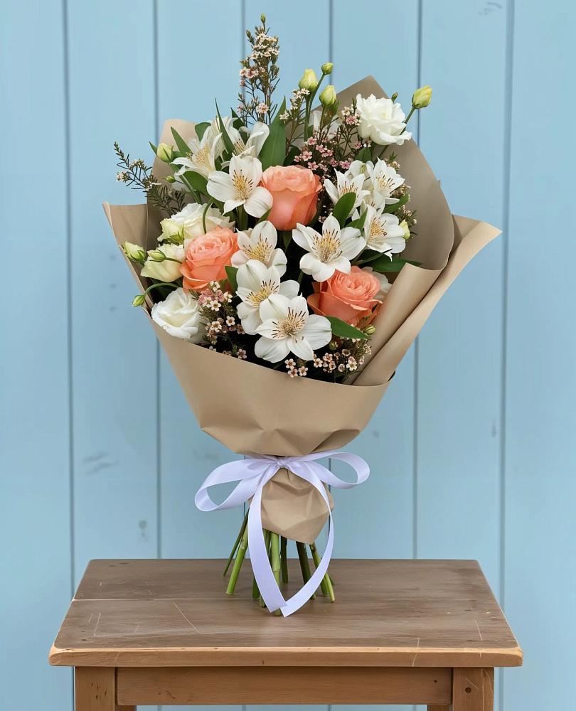 Букет цветов из: Альстромерии, Лизиантусы, Розы и Хризантемы в Новоселицах